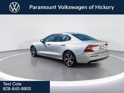 2024 Volvo S60 B5 Core Dark Theme