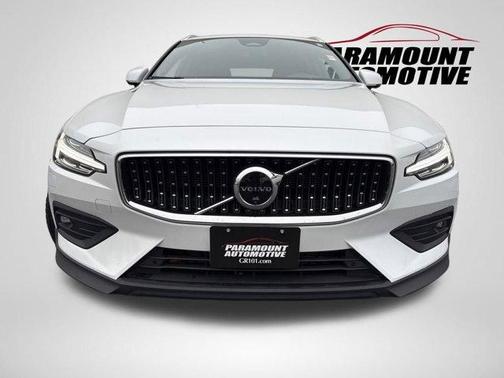 2025 Volvo V60 Cross Country B5 Plus