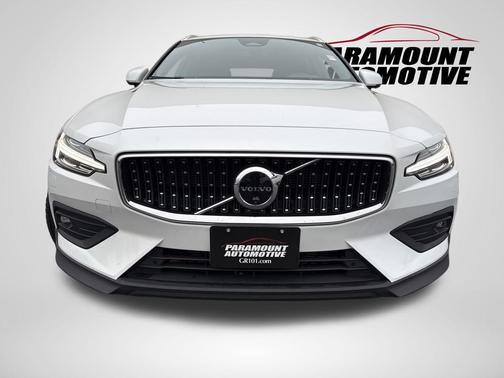 2025 Volvo V60 Cross Country B5 Plus