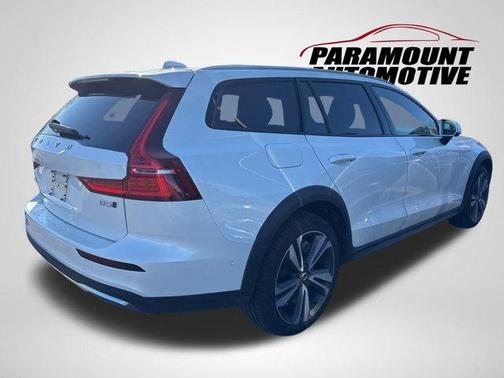 2025 Volvo V60 Cross Country B5 Plus