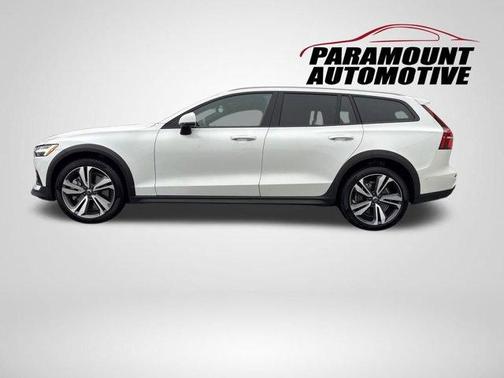 2025 Volvo V60 Cross Country B5 Plus