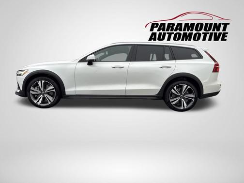 2025 Volvo V60 Cross Country B5 Plus