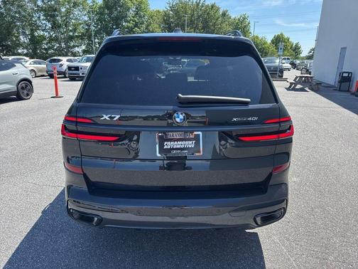 Black Sapphire Metallic 2024 BMW X7 xDrive40i