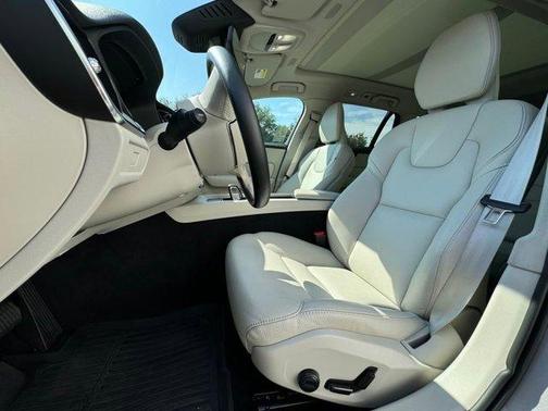 2024 Volvo V60 Cross Country B5 Plus