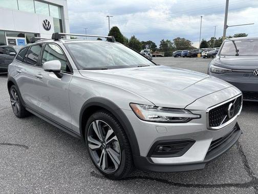2024 Volvo V60 Cross Country B5 Plus
