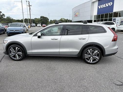 2024 Volvo V60 Cross Country B5 Plus