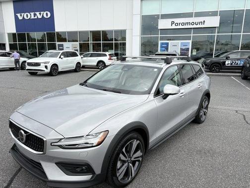 2024 Volvo V60 Cross Country B5 Plus