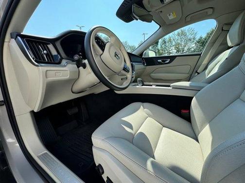 2024 Volvo V60 Cross Country B5 Plus