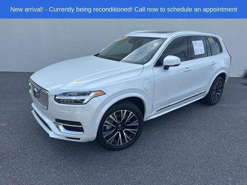 Crystal White 2024 Volvo XC90 Recharge Plug-In Hybrid T8 Core Bright Theme