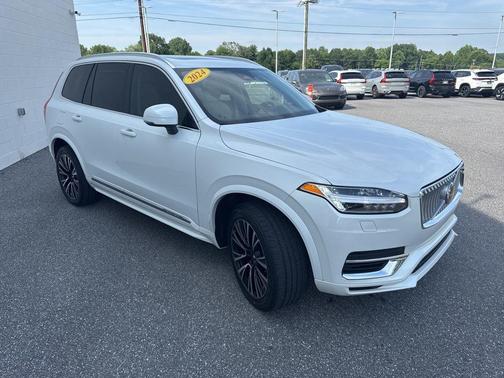 Crystal White 2024 Volvo XC90 Recharge Plug-In Hybrid T8 Core Bright Theme