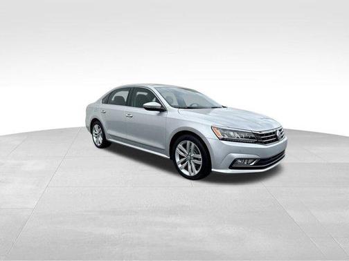 2017 Volkswagen Passat 1.8T SE w/Technology