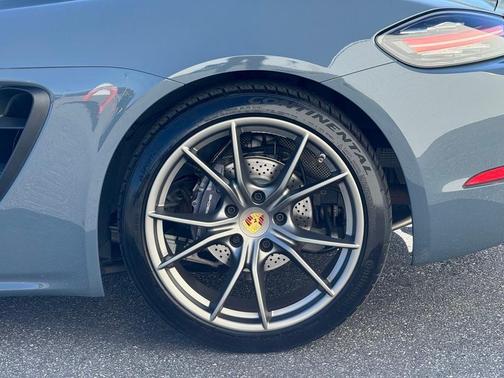 2018 Porsche 718 Cayman Base