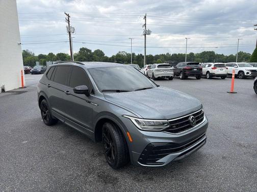 Platinum Gray Metallic 2024 Volkswagen Tiguan 2.0T SE R-Line Black