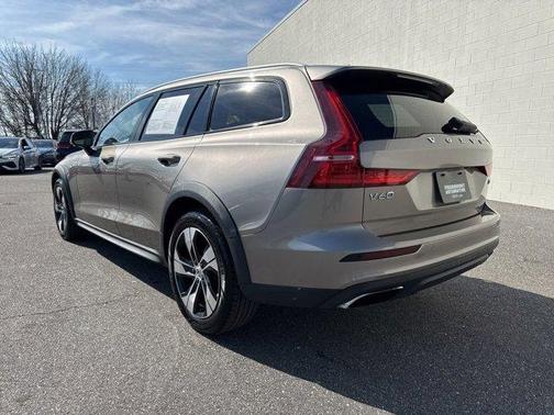 2020 Volvo V60 Cross Country T5
