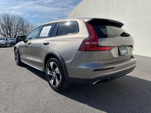 2020 Volvo V60 Cross Country T5