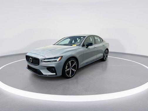 2024 Volvo S60 B5 Core Dark Theme