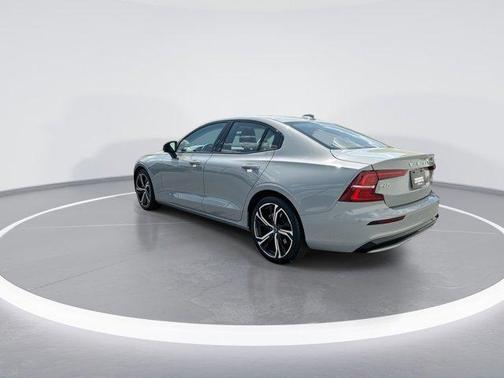 2024 Volvo S60 B5 Core Dark Theme