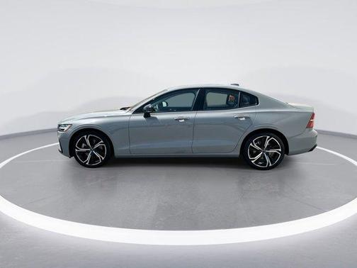 2024 Volvo S60 B5 Core Dark Theme