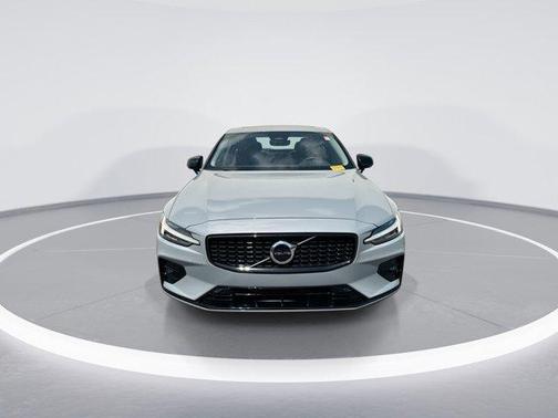 2024 Volvo S60 B5 Core Dark Theme