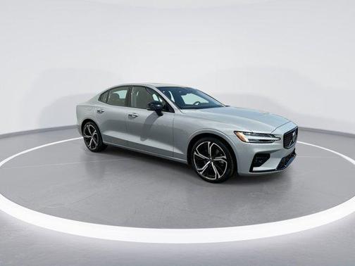 2024 Volvo S60 B5 Core Dark Theme