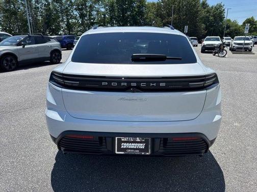 Ice Grey Metallic 2025 Porsche Macan 4S