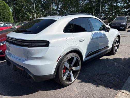 Ice Grey Metallic 2025 Porsche Macan 4S