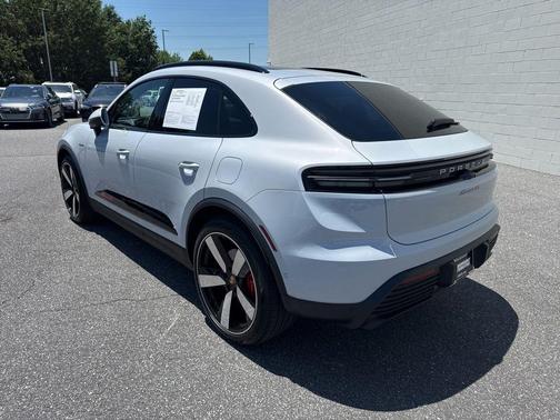 Ice Grey Metallic 2025 Porsche Macan 4S
