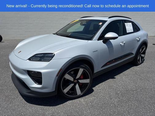 Ice Grey Metallic 2025 Porsche Macan 4S