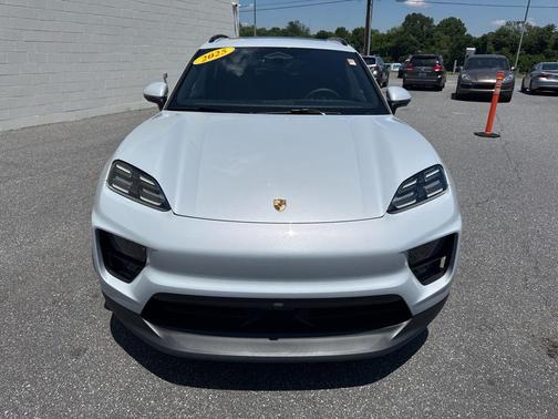 Ice Grey Metallic 2025 Porsche Macan 4S