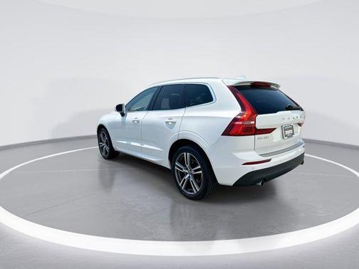 2021 Volvo XC60 T5 Momentum