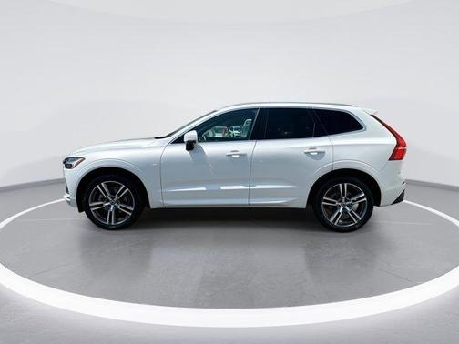 2021 Volvo XC60 T5 Momentum