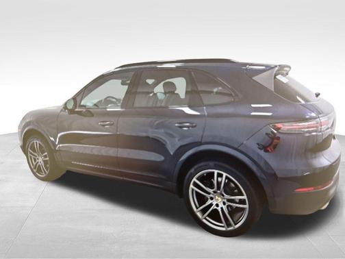 2023 Porsche Cayenne Platinum Edition