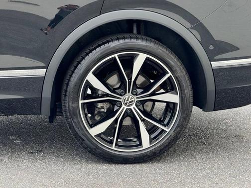 2024 Volkswagen Tiguan 2.0T SEL R-Line