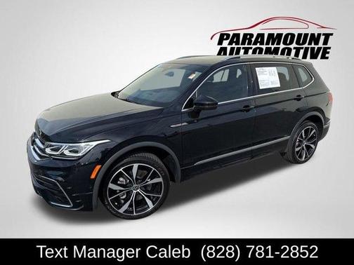 Deep Black Pearl Effect 2023 Volkswagen Tiguan 2.0T SEL R-Line