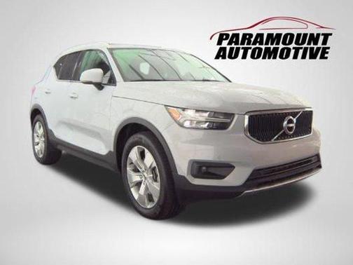 2022 Volvo XC40 T5 Momentum