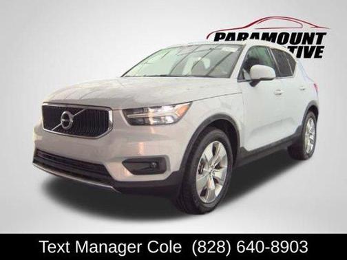 2022 Volvo XC40 T5 Momentum