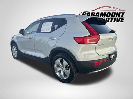 2022 Volvo XC40 T5 Momentum