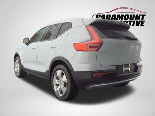 2022 Volvo XC40 T5 Momentum