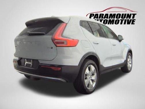 2022 Volvo XC40 T5 Momentum