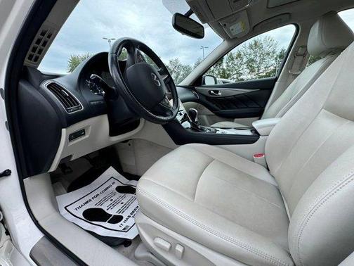 2015 INFINITI Q50 Premium