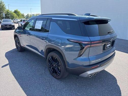 Lakeshore Blue 2025 Chevrolet Traverse LT