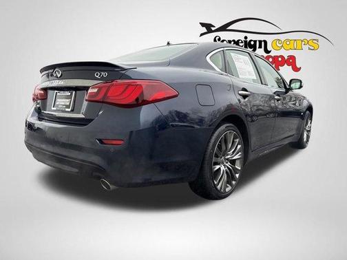 2017 INFINITI Q70 3.7X