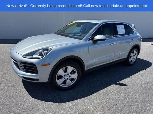 Dolomite Silver Metallic 2023 Porsche Cayenne Base