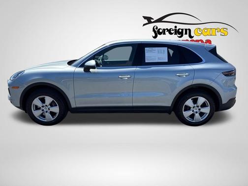 Dolomite Silver Metallic 2023 Porsche Cayenne Base