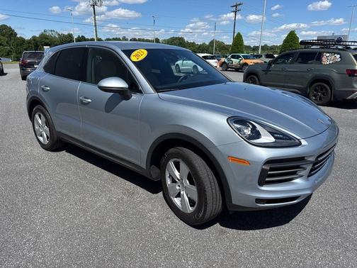 Dolomite Silver Metallic 2023 Porsche Cayenne Base
