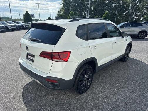 Pure White 2022 Volkswagen Taos 1.5T S
