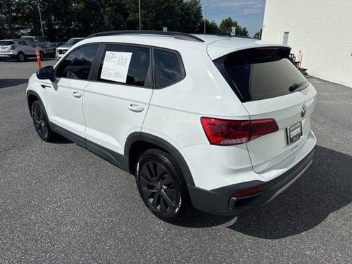 Pure White 2022 Volkswagen Taos 1.5T S