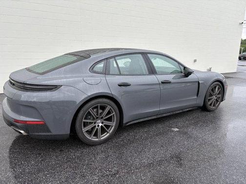 2025 Porsche Panamera 4