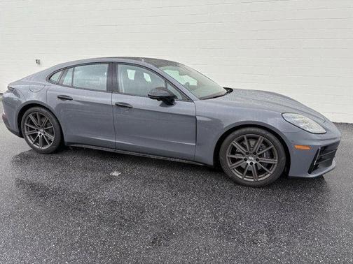 2025 Porsche Panamera 4