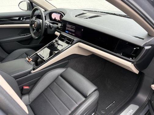 2025 Porsche Panamera 4